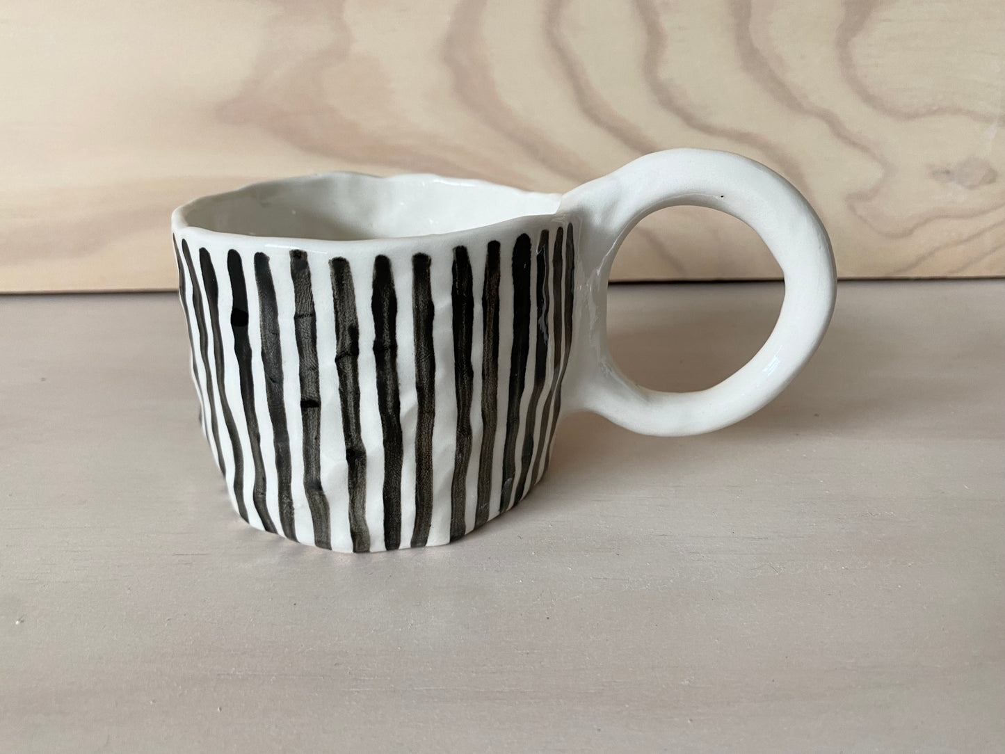 Thin stripe mug