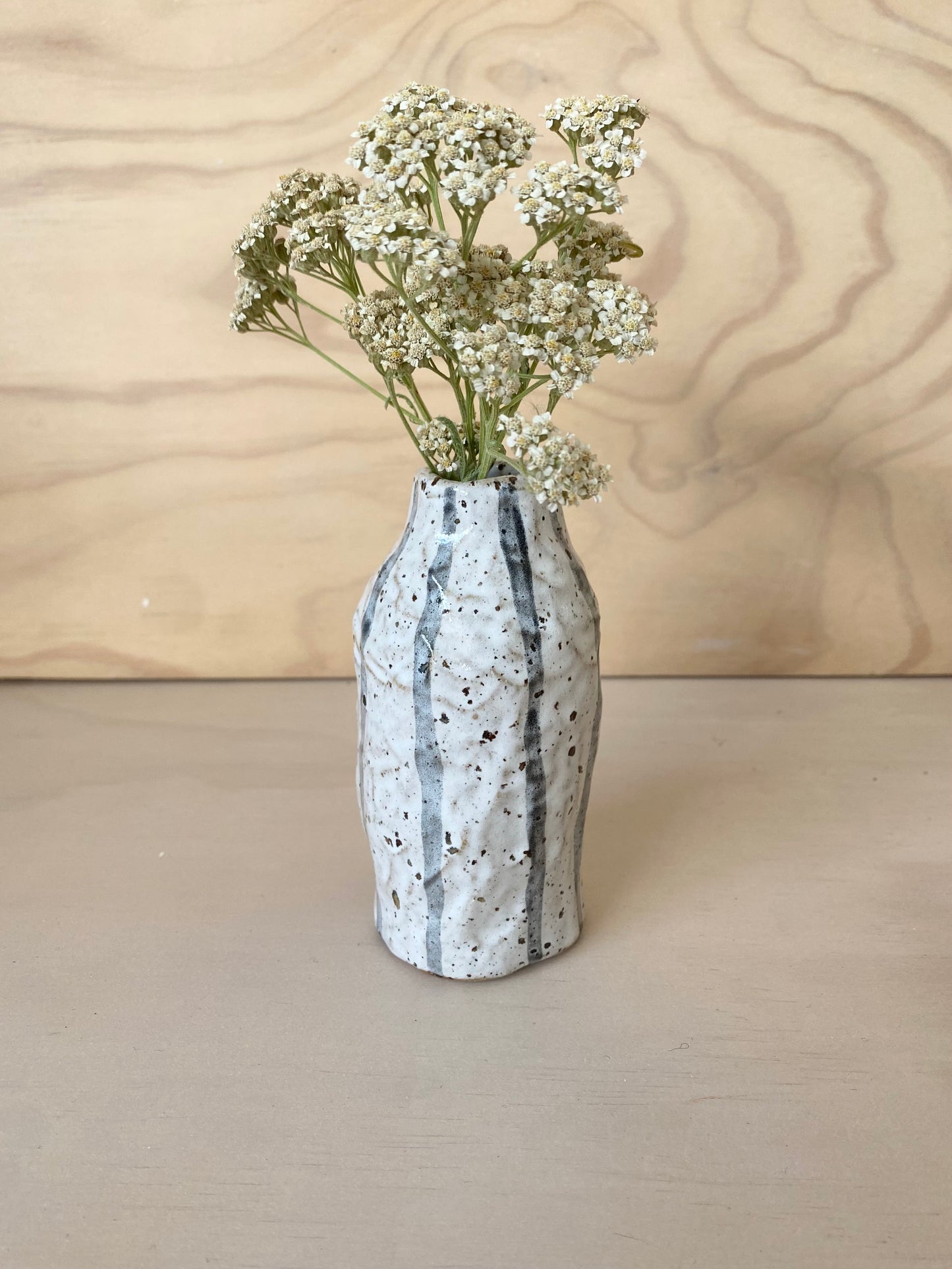 Speckled bud vase - thin stripe